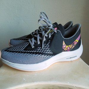 Nike Women's  Zoom Winflo 6 SE Running
